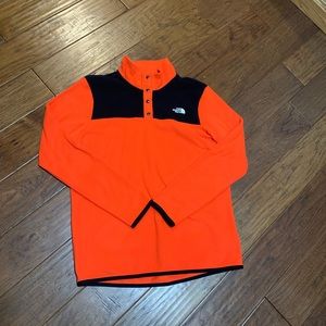 The North Face, NWOT quarter zip fleece.